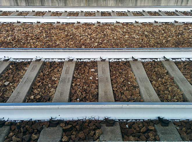Railway-track-critical-temperature-reduction-rails-painted-white-CRT-Management-pandrol-e-clip-fastening